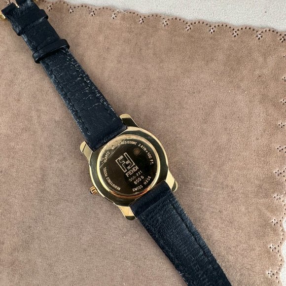 SOLD Fendi 1925 Roman Coin Watch Reverse marked FENDI 800G - Picture 7 of 11